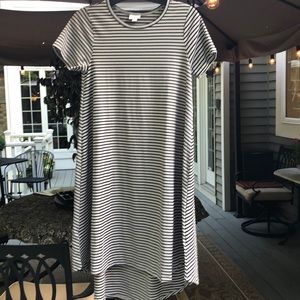 Lularoe NWOT gray and black striped Carly
